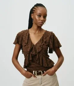 Blusa com Renda Aplicada e Babados