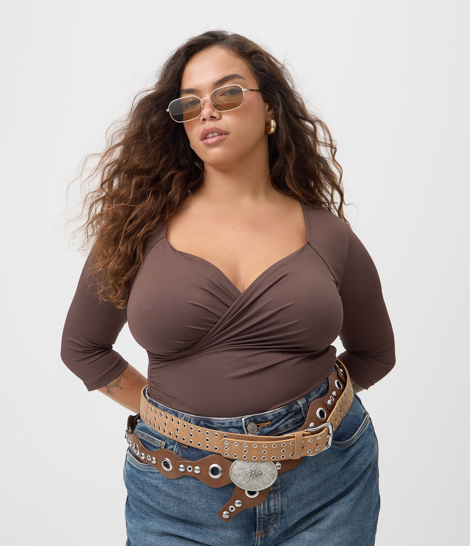 Blusa Ajustada em Poliamida com Decote Transpassado Curve & Plus Size Marrom 1