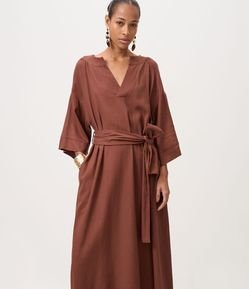 Vestido Kimono em Viscolinho com Faixa para Amarração e Mangas Amplas