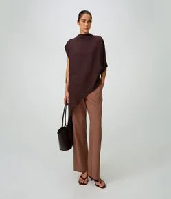 Calça Reta em Algodão com Cós Plano e Bolsos