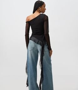 Blusa em Tule com Decote Assimétrico e Aplicação de Pedrarias