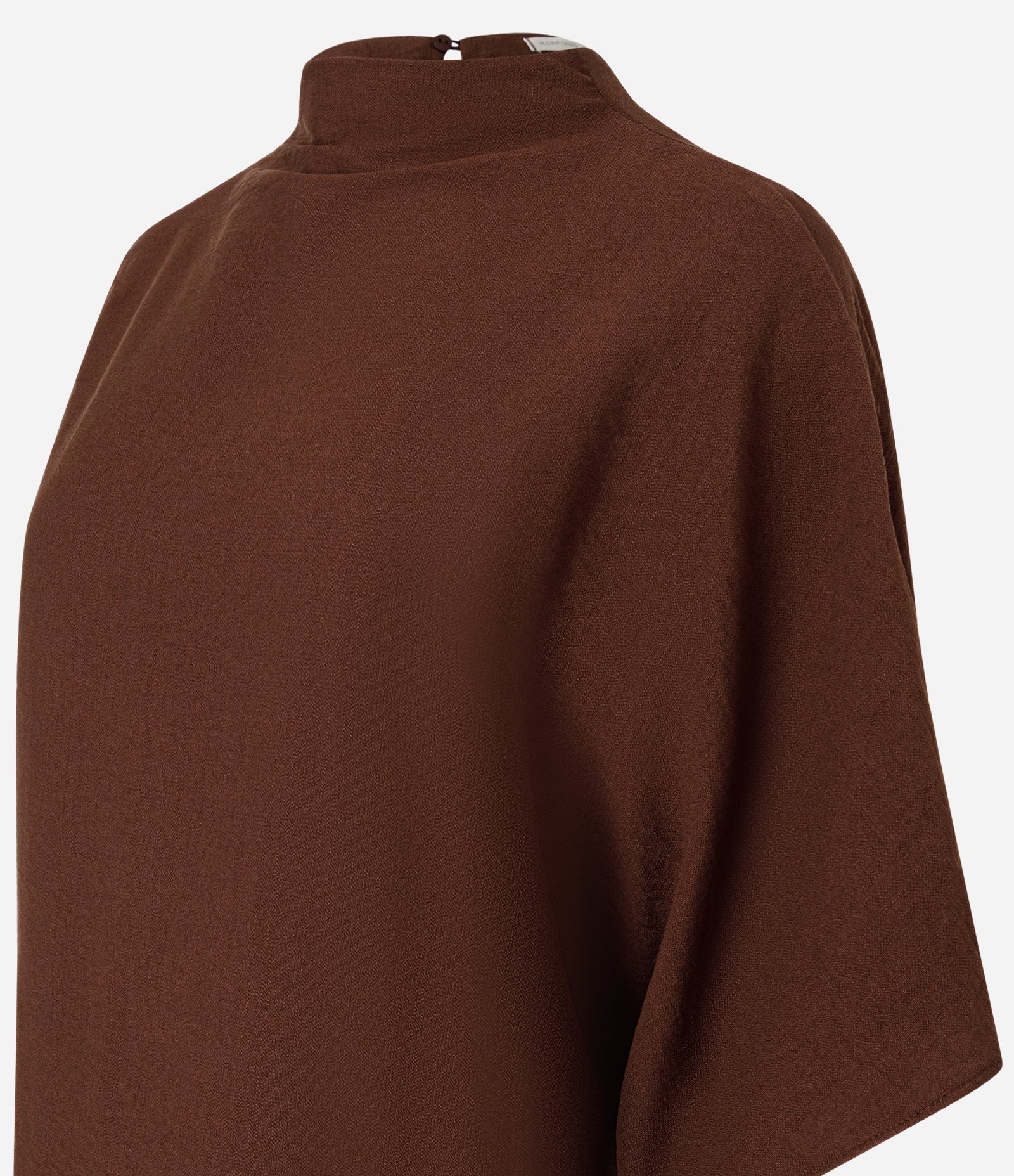 Blusa Over em Viscose com Gola Halter e Barra Assimétrica Marrom Médio 2