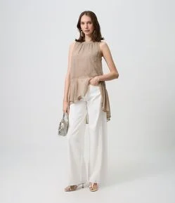 Calça Wide em Sarja com Recortes Contrastantes