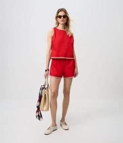 Short em Sarja com Bordado Contrastante na Barra