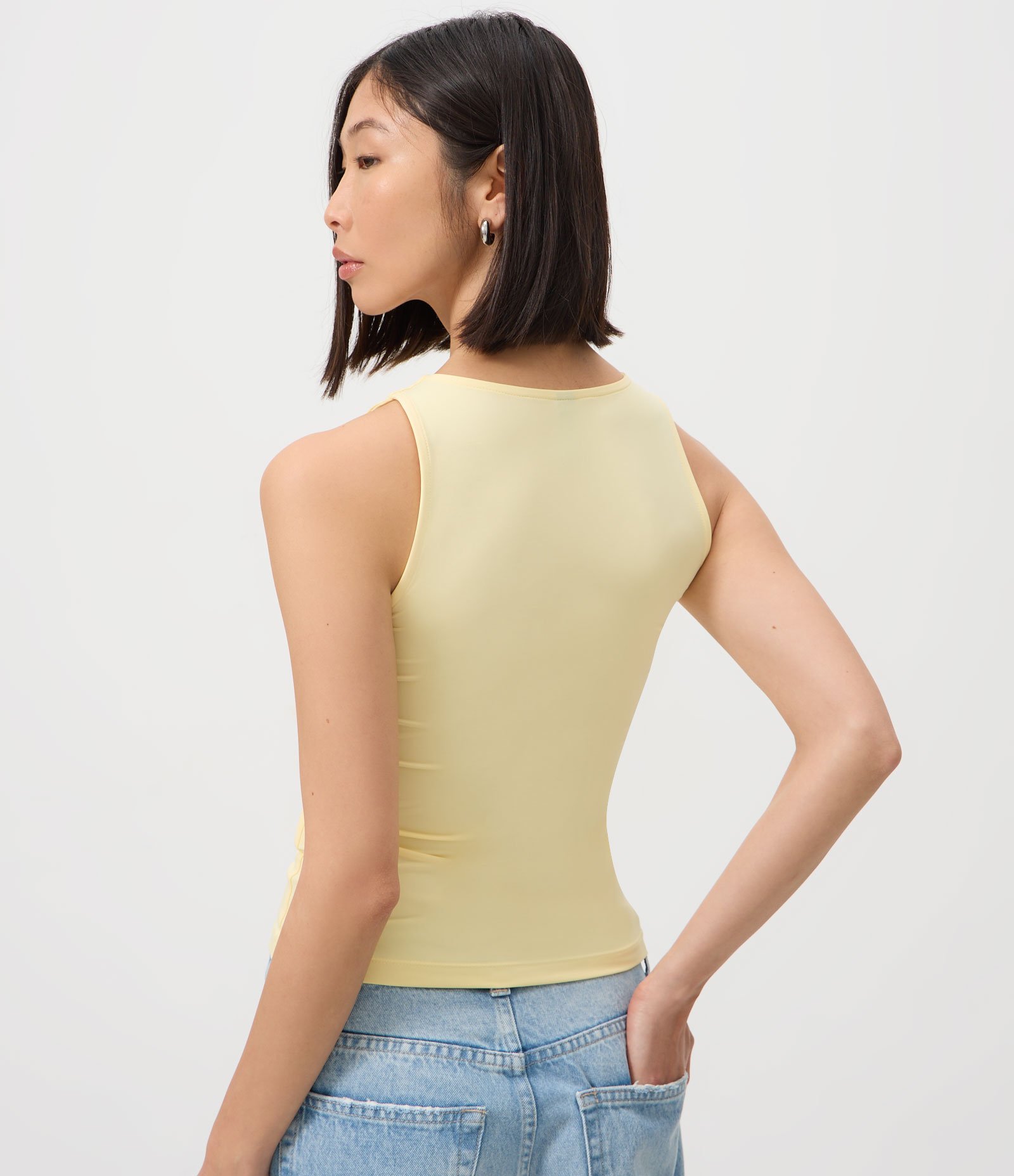 Blusa em Poliamida com Gola Redonda Amarelo 4