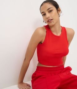 Regata Cropped Canelada Em Algodão com Gola Redonda