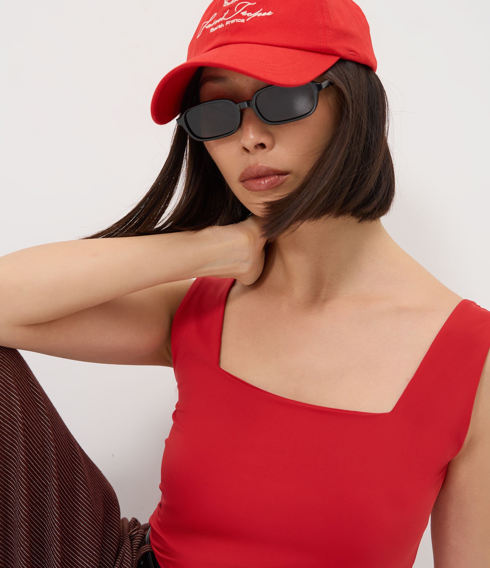 Blusa Básica em Poliamida com Decote Quadrado Vermelho 3
