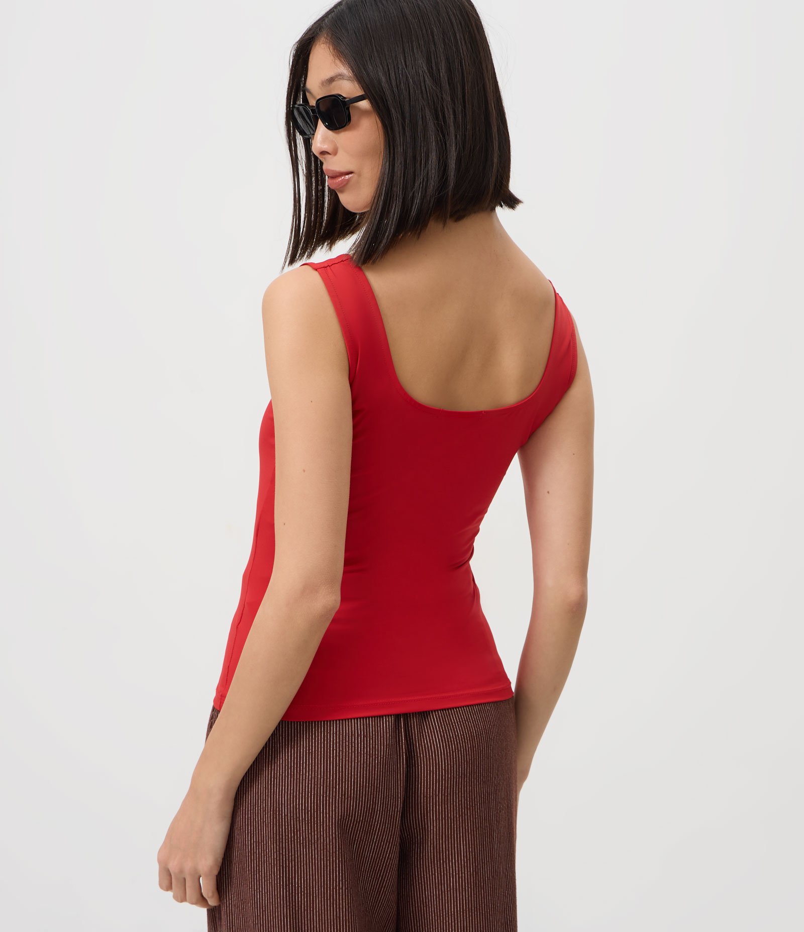Blusa Básica em Poliamida com Decote Quadrado Vermelho 4