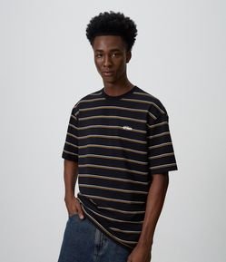 Camiseta Relaxed em Algodão com Listras Finas e Bordado