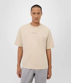 Camiseta Boxy em Algodão com Lettering Bordado