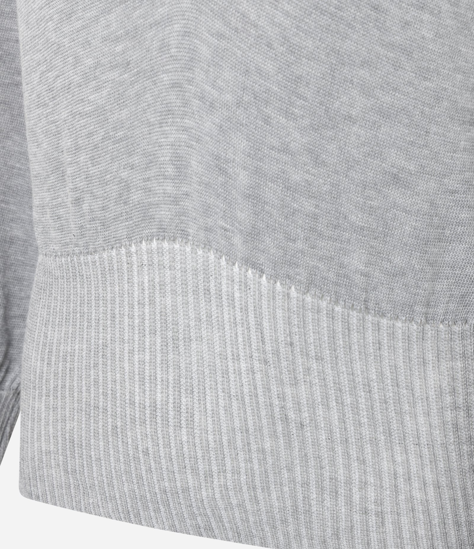 Blusa em Tricô com Decote V Profundo Cinza 7