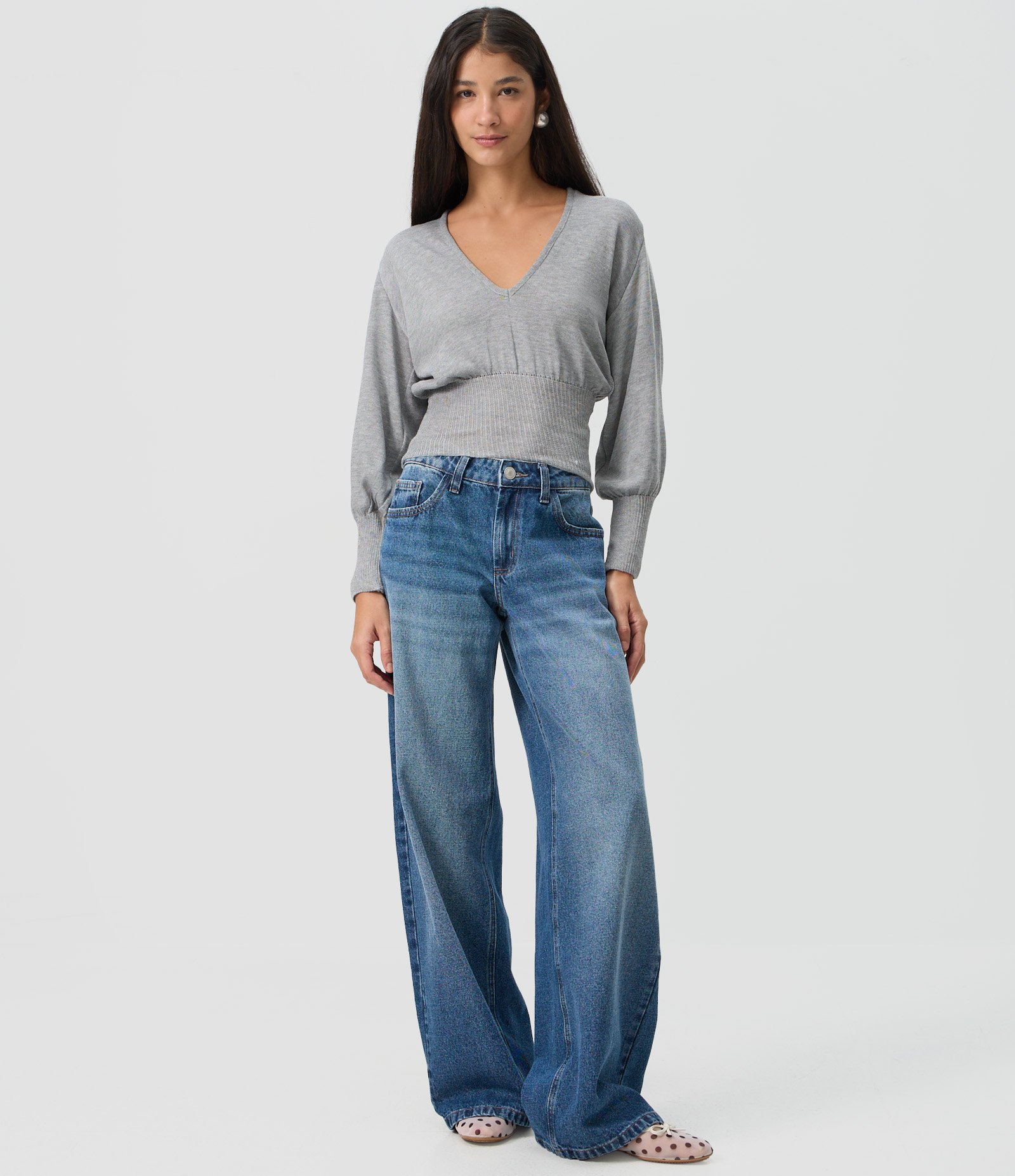 Blusa em Tricô com Decote V Profundo Cinza 2
