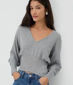 Blusa em Tricô com Decote V Profundo