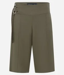 Calça Capri em Viscolinho com Fivelas Laterais e Cintura Baixa
