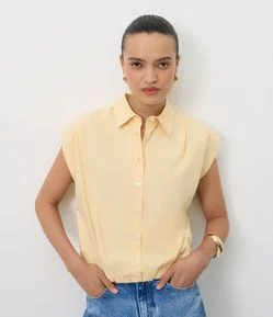 Blusa Regular em Tricoline com Pregas nos Ombros
