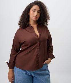 Camisa em Tricoline Manga Longa com Fenda Lateral Curve & Plus Size