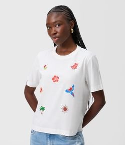 Camiseta em Algodão com Bordados Tropicais