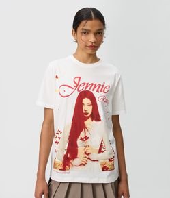 Camiseta em Algodão com Estampa Jennie Ruby com Lettering