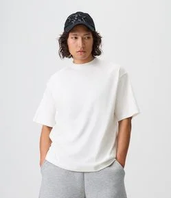 Camiseta Boxy em Algodão com Gola Mock Neck