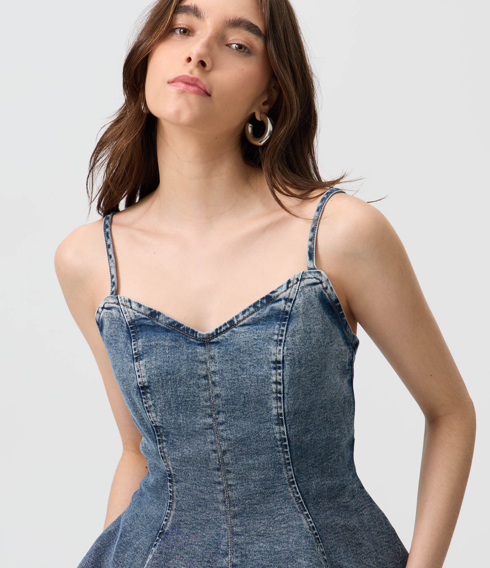 Blusa Slim em Jeans com Decote Coração e Alças Finas Azul 3