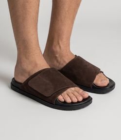 Sandália Slide em Camurça Sintética com Velcro
