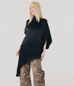Blusa Assimétrica Acetinada com Gola Alta