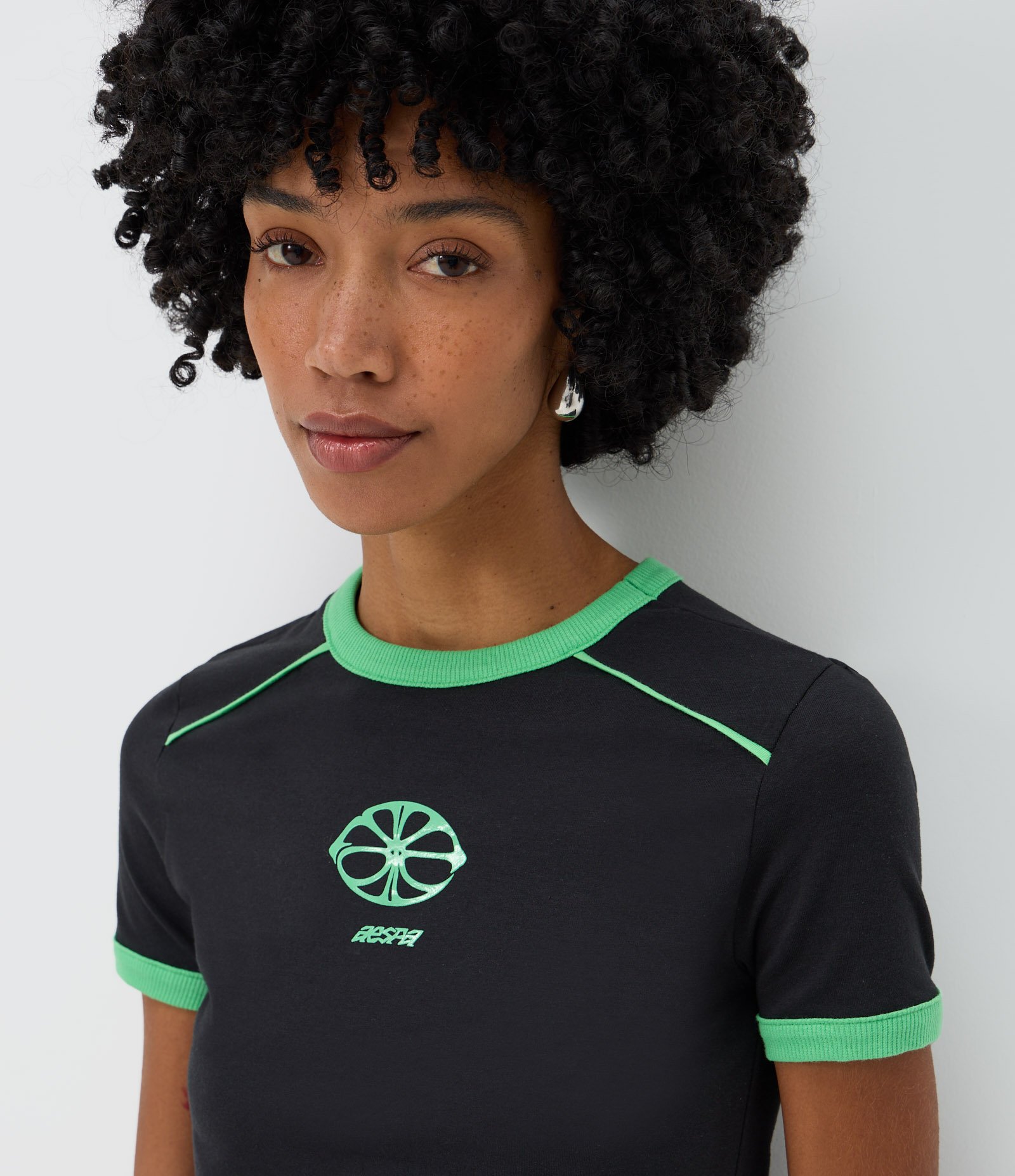 Camiseta Baby Look aespa com Estampa Álbum Lemonade Preto/Verde 3
