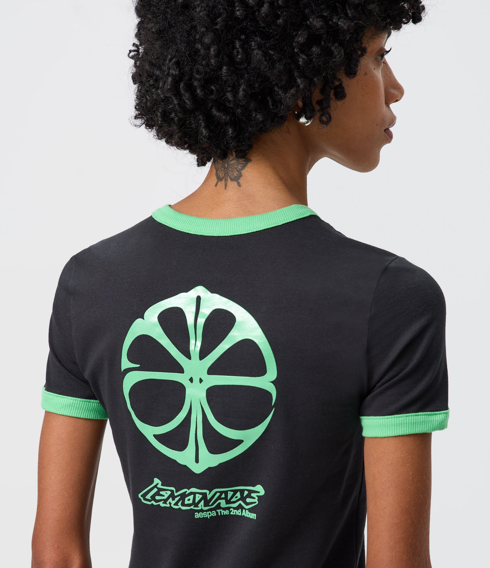 Camiseta Baby Look aespa com Estampa Álbum Lemonade Preto/Verde 4