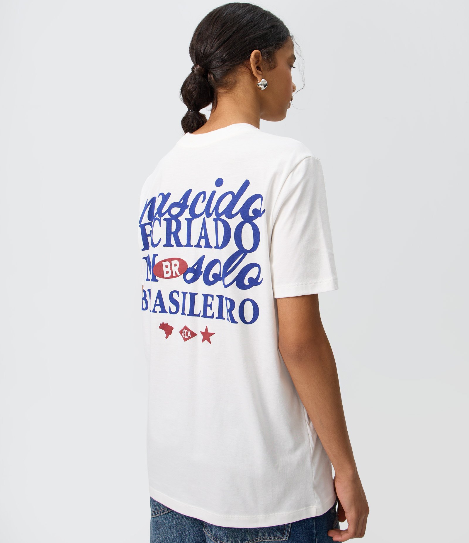 Camiseta em Algodão com Estampa Zeca Pagodinho com Lettering Posterior Branco 4