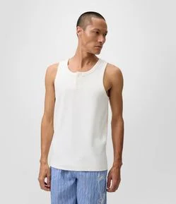 Regata Slim em Algodão Texturizado com Gola Henley
