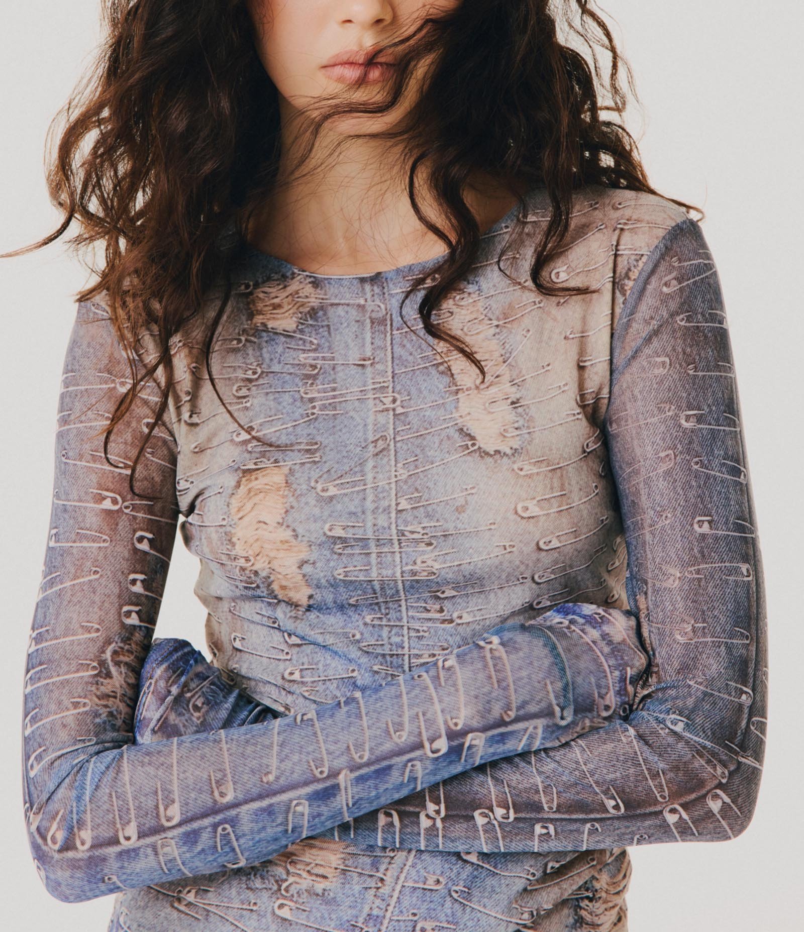 Blusa em Tule com Estampa Jeans com Alfinetes Azul 3