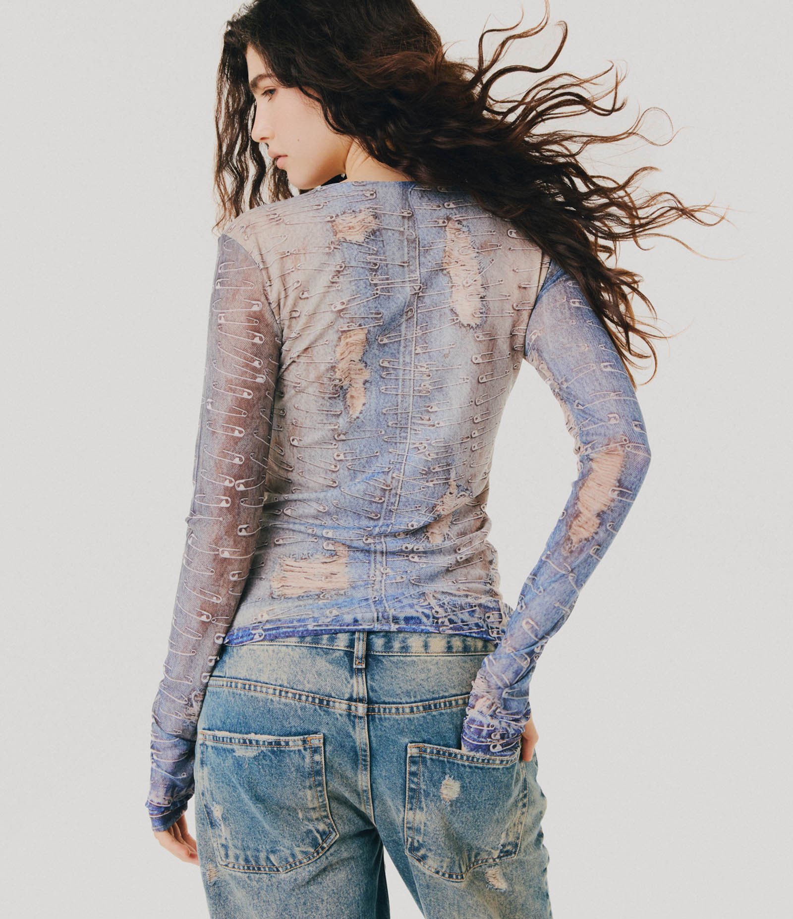 Blusa em Tule com Estampa Jeans com Alfinetes Azul 4