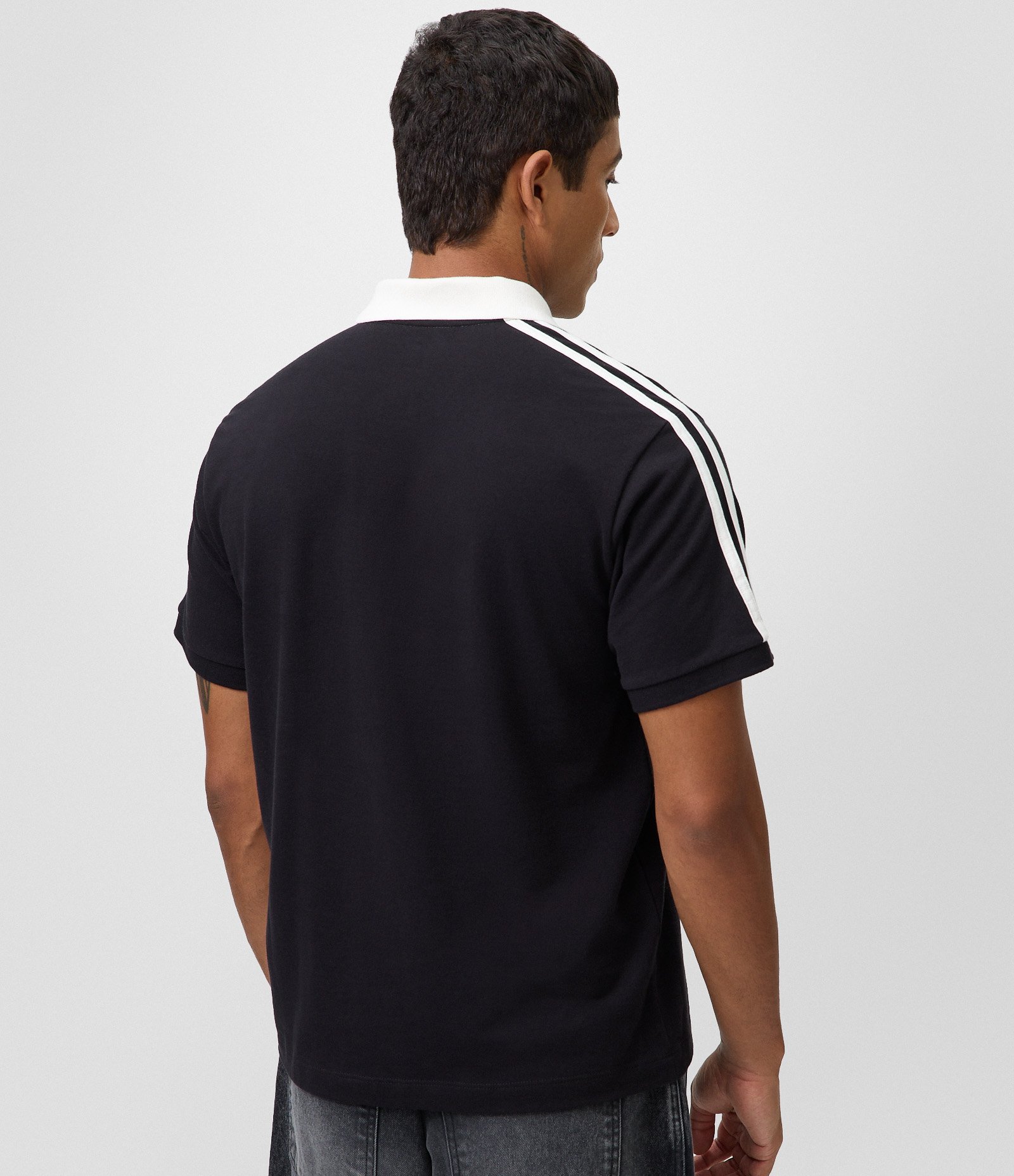 Camiseta Boxy em Piquet Esportiva com Zíper Preto 3