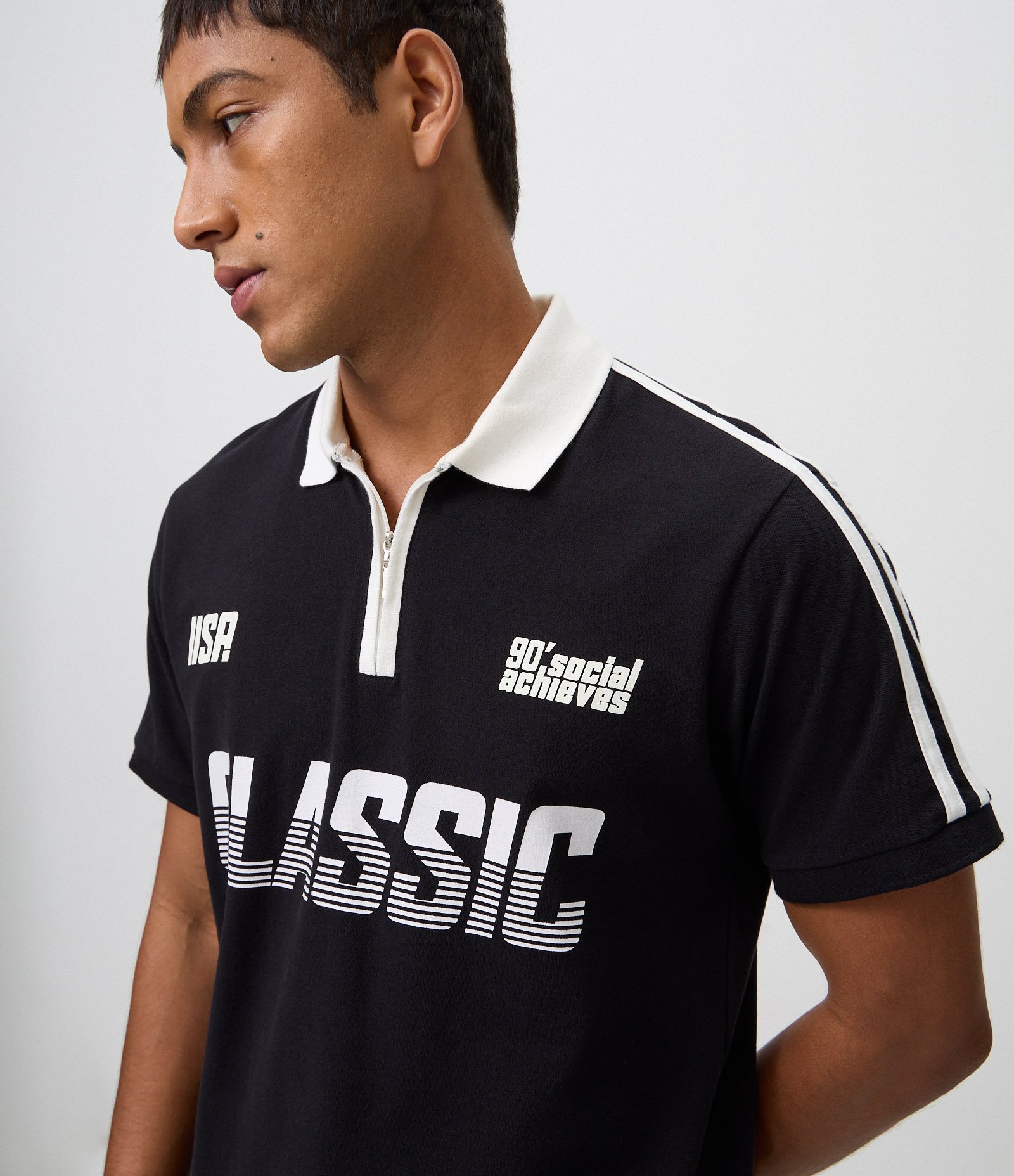 Camiseta Boxy em Piquet Esportiva com Zíper Preto 4