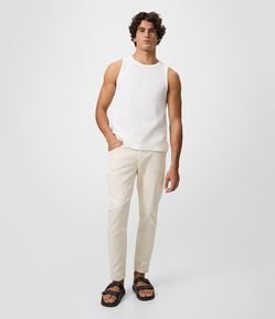 Calça Slim Cropped em Sarja