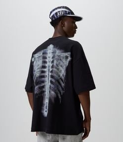 Camiseta Oversized em Algodão Heartless Brilha no Escuro