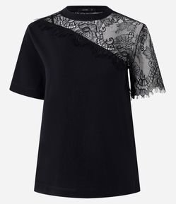 Camiseta em Algodão com Aplicação de Renda Floral