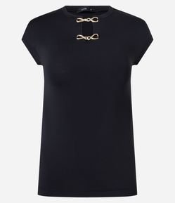 Blusa em Microfibra com Alamares no Decote