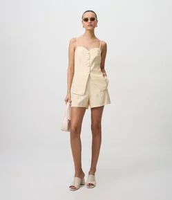 Short Evasê em Viscose com Bolsos Faca