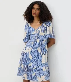 Vestido Curto com Estampa Bananeira e Mangas Amplas
