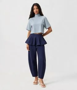 Calça Barrel em Sarja com Peplum Sobreposto e Cintura Alta