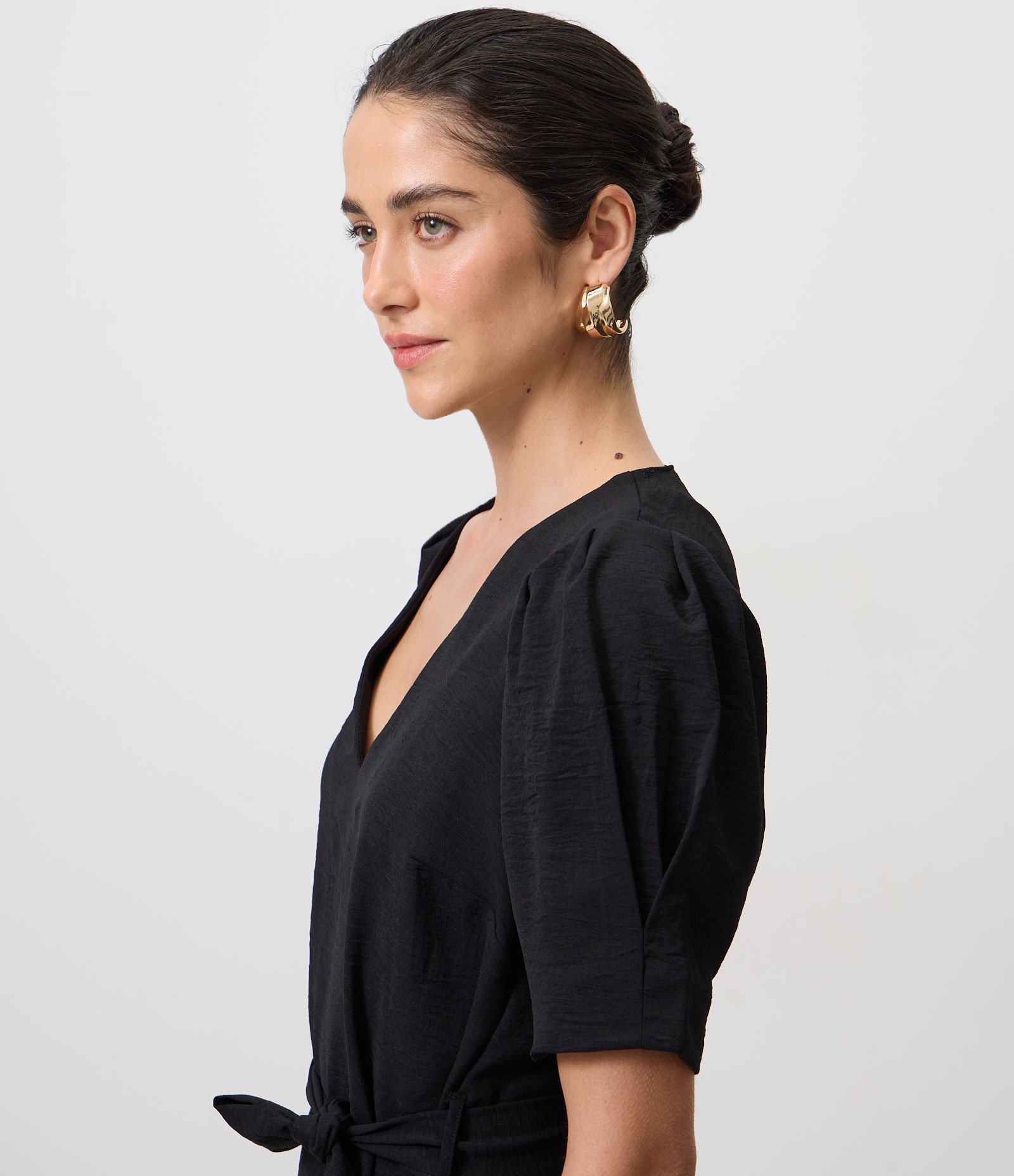 Vestido com Decote V e Faixa para Amarração Preto 3
