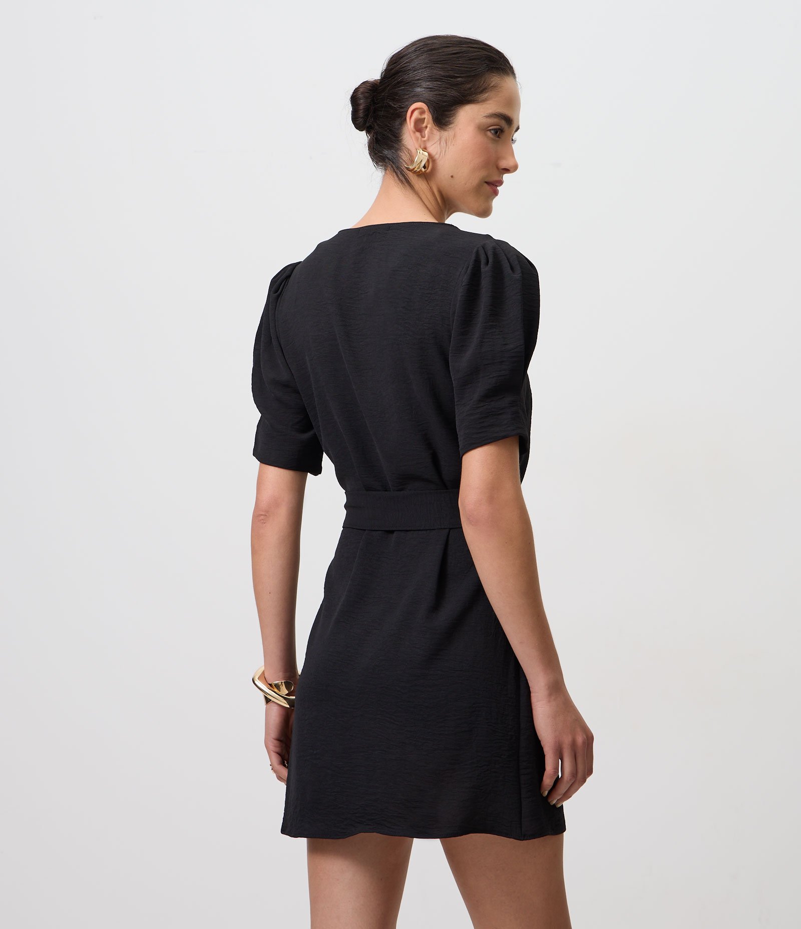 Vestido com Decote V e Faixa para Amarração Preto 4