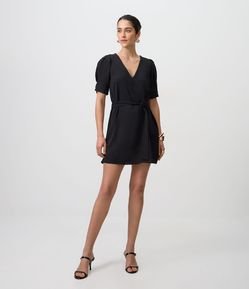 Vestido com Decote V e Faixa para Amarração