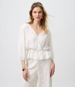 Bata Transpassada em Viscose com Decote V