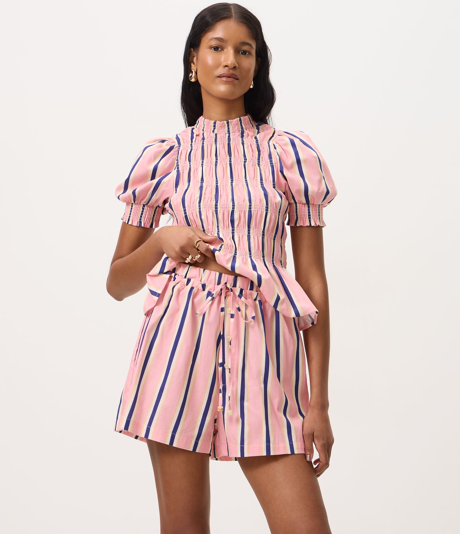 Short Listrado em Tricoline com Cós Duplo e Amarração Rosa 2