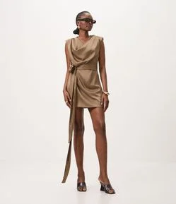 Vestido Curto Texturizado com Amarração e Gola Degagê