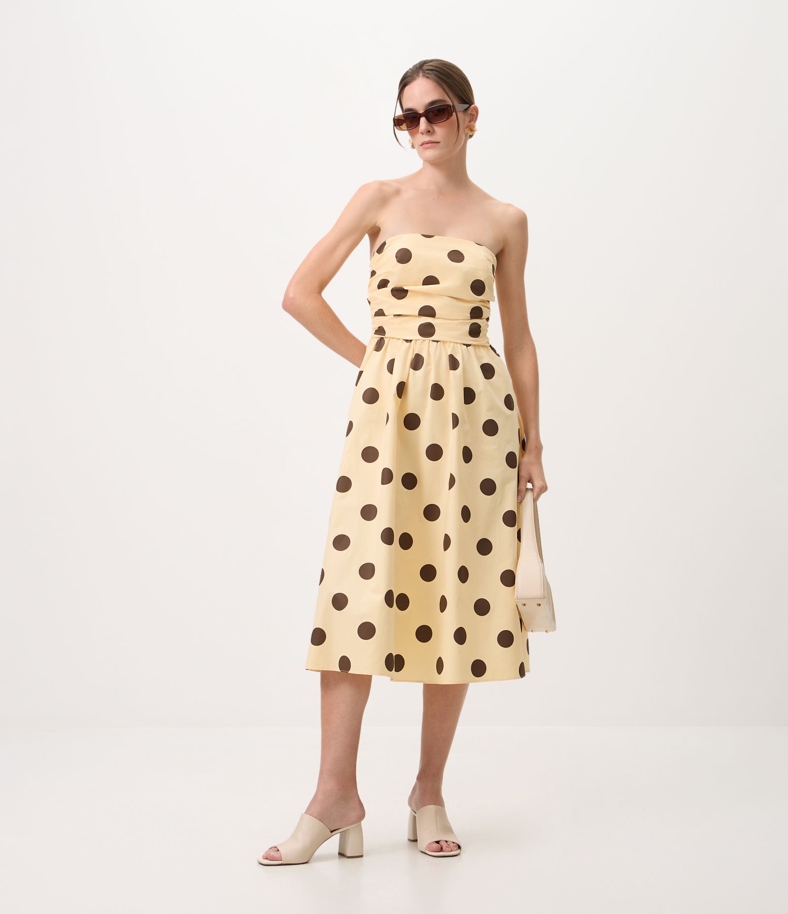 Vestido Midi em Tricoline Poá com Decote Tomara que Caia Amarelo 1