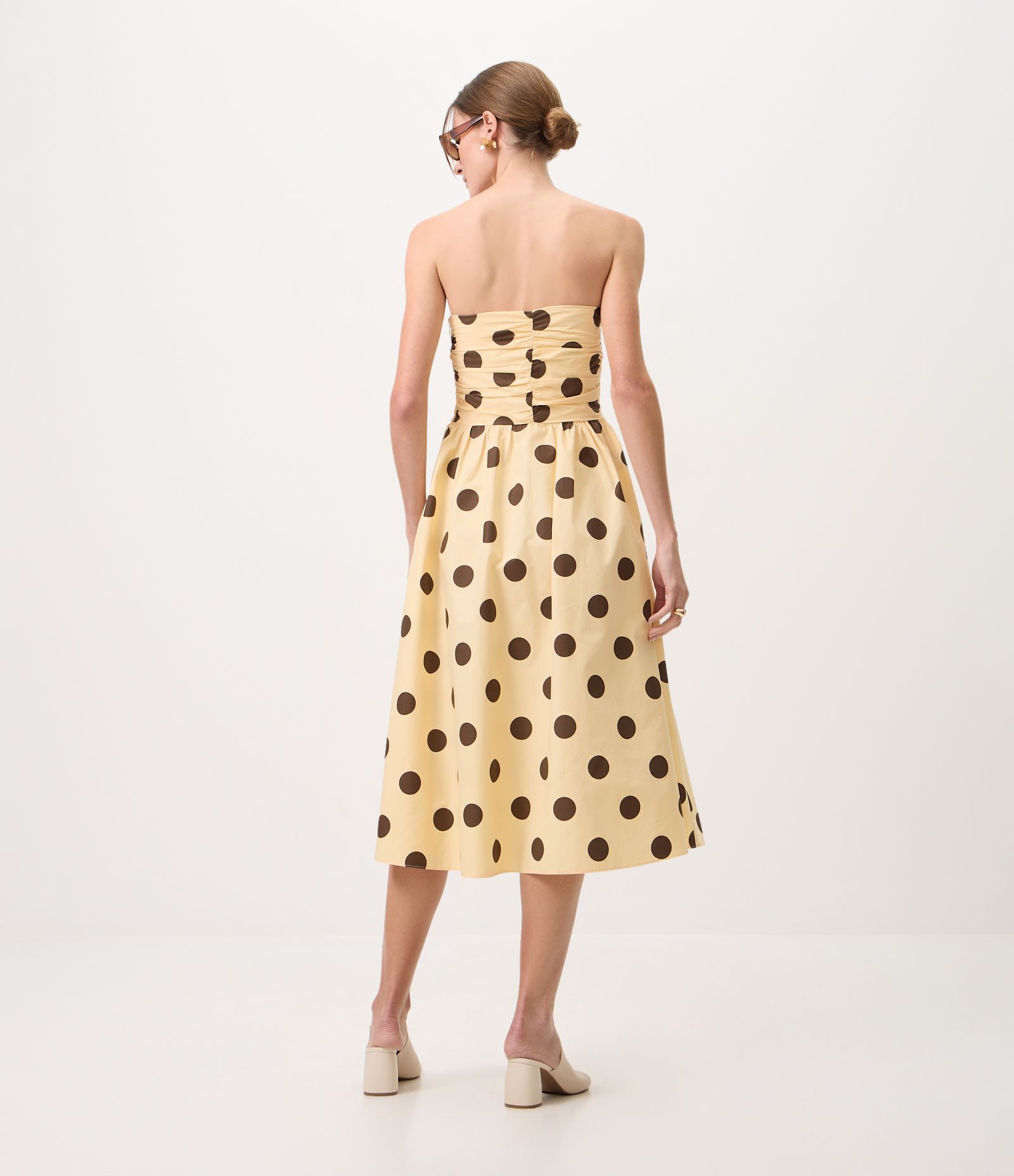 Vestido Midi em Tricoline Poá com Decote Tomara que Caia Amarelo 4